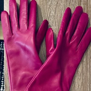 Women's Magenta Gloves